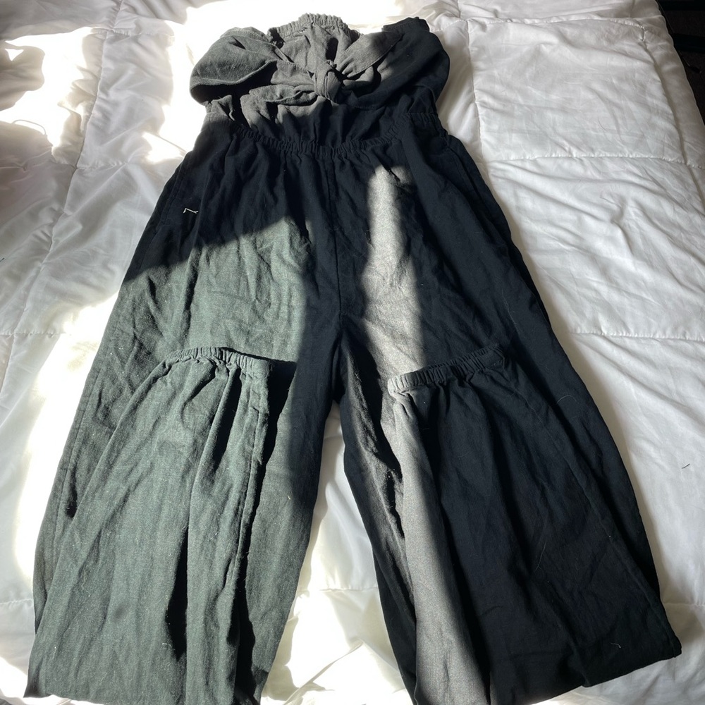Black Sleeveless Jumpsuit 🧚‍♀️